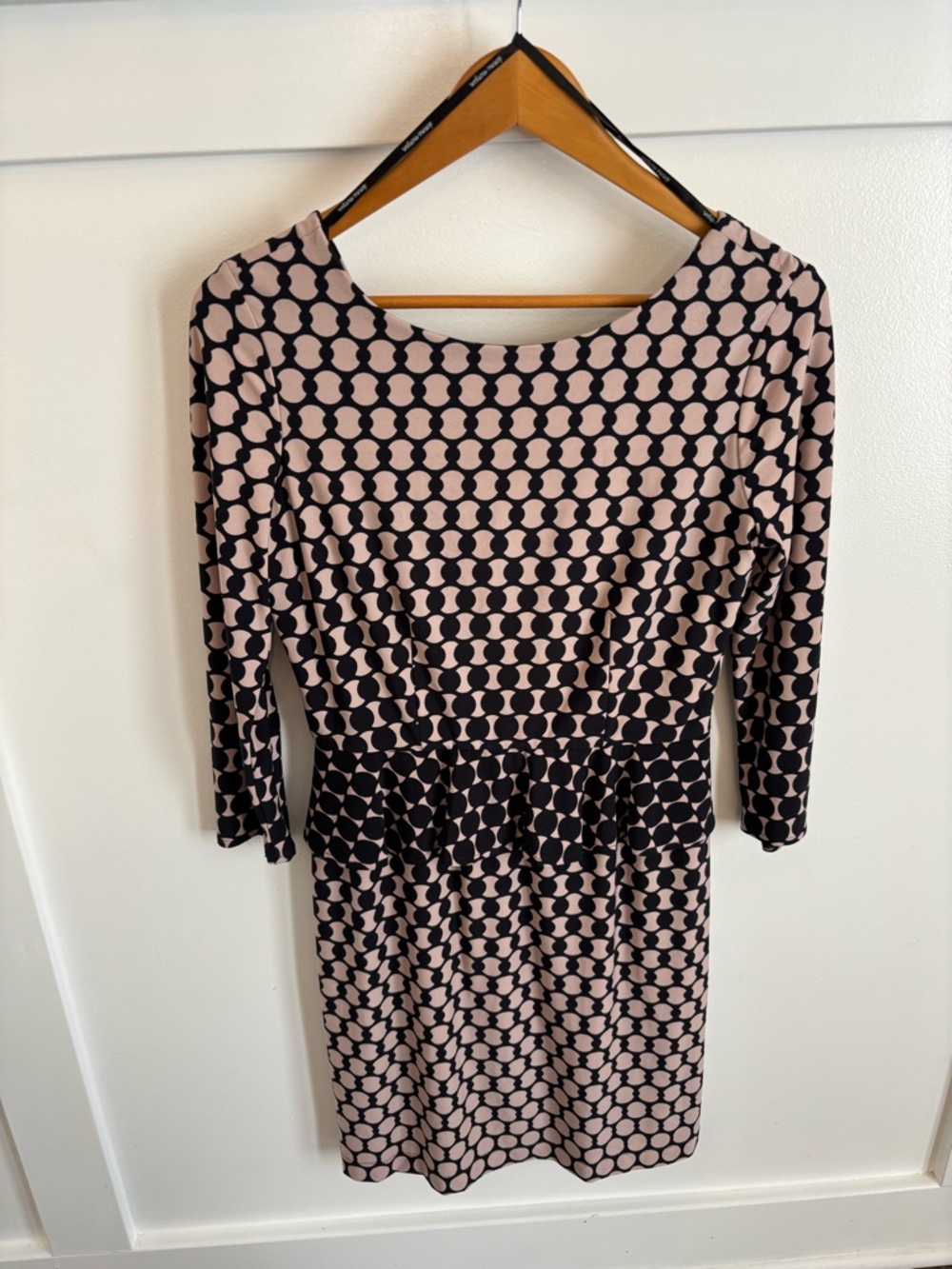 Donna Morgan Tan and Black Geometric Long-Sleeve Business Dress